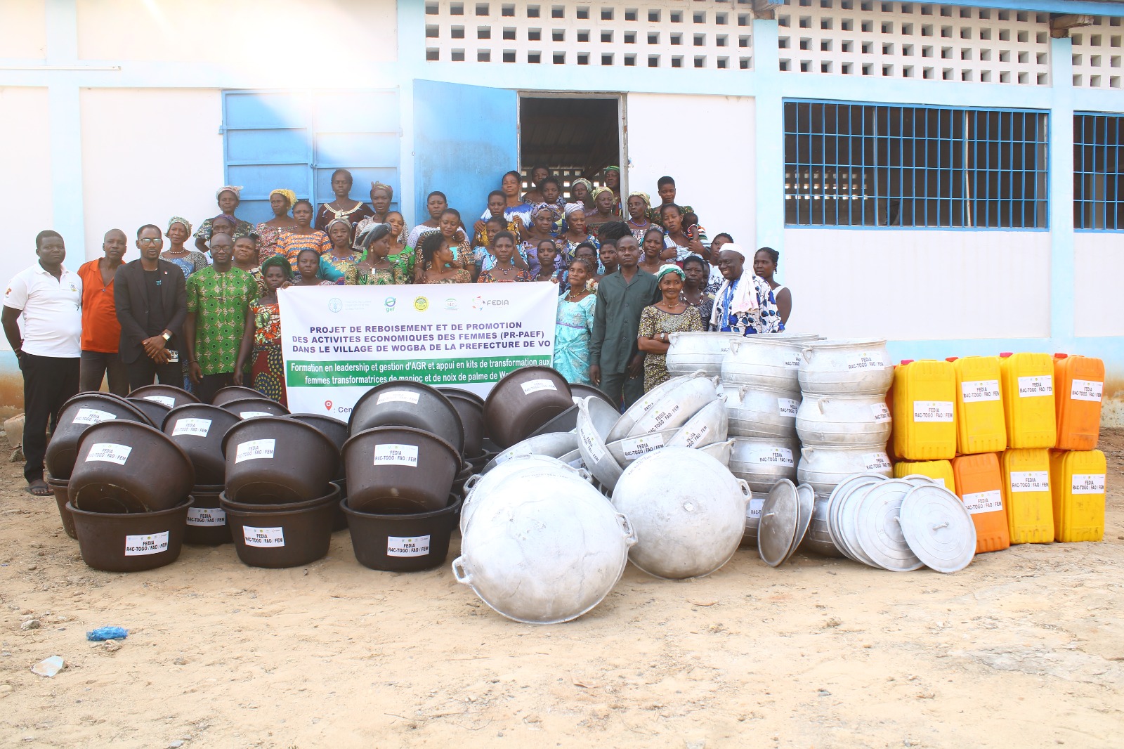 REMISE DE KIT AUX FEMMES DE WOGBA